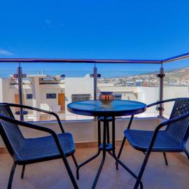 Beach Apartment with Pool Banana Beach Surf Spot, hotel en Aourir