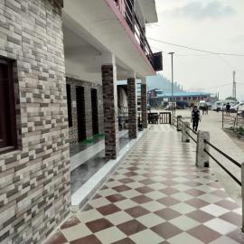 Viesnīca Hotel Shri Yamuna Gaulok Dham pilsētā Kharsālī
