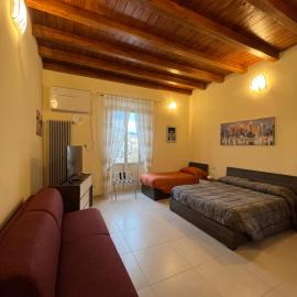IN CENTRO Rooms and Apartments, hotelli kohteessa Isola del Liri