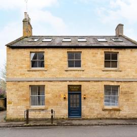 Delabere House - Luxury Cotswolds Holiday Apartments, hotel di Moreton in Marsh