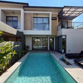 AURA STAY-Luxury Private Pool Villa walk to Kad Farang, Hotel in Chiang Mai