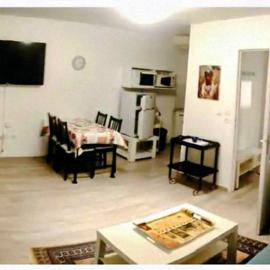 T2 idéal étudiant + pro + parking protégé sous-sol, hotel in Thouaré-sur-Loire
