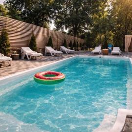 Panorama H2O Self Check-in Pool, hotel a Korostenʼ
