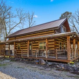 Caney Creek Retreat with Hot Tub, Hotel in Cosby