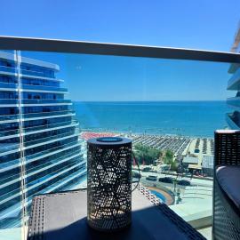 Cabin No 906A White Titanic by Endless Summer - Premium Sea View Apartment, hotel i Mamaia Nord, Năvodari