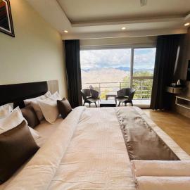 Hirra Resort: Mussoorie şehrinde bir otel