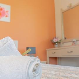Fully Renovated Sea View Apartment, hotel a Perivólia