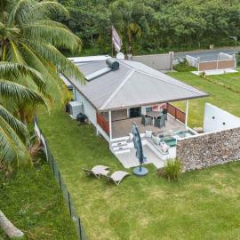 Raina Lodge Moorea Haapiti - Fare Hereiti - Piscine privée, хотел в Paeau