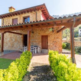 La Llana Casa Rural con Jardín Privado y Barbacoa Puente Viesgo, hotell i Puente Viesgo