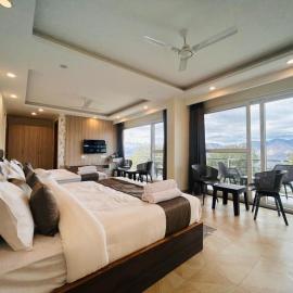 The JS Retreat - A Luxury Property with Mountain View
