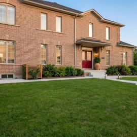 Luxury 4BR Family Home, Sleeps 8 plus Private Fence