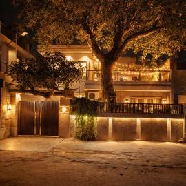 "Earthy Couple Retreat Near Taj Mahal" Private Spa Jacuzzi