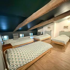 Appartement familial de la Maison d'Augustin accès piscine intérieure chauffée, hotel in Mont-de-Marsan
