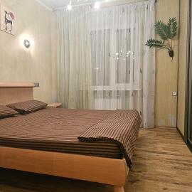 Чотирьохкімнатний люкс на Дзержинці за адресою Липнева 6