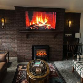 Hidden Cabin Vibes Cozy Fireplace Retreat, hotel em McMechen