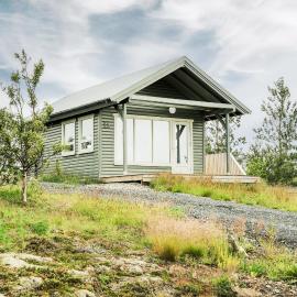 Bright Cabin close to RVK w Hot Tub, hotel a Mosfellsbær