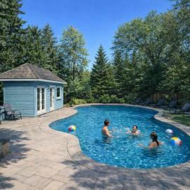 Poolhaus 5 Bed Playground + Pool