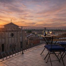 Attico elegante con terrazza panoramica, in centro