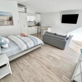 Private Barwon Heads Cottage Walk to River, hotel in Barwon Heads