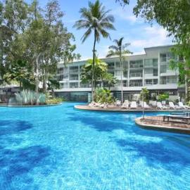 Stunning Top Floor Apartment Views to Palm Cove