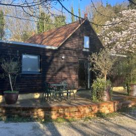 One bedroom converted barn - entire property, hotel v destinaci Burwash