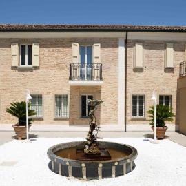 Villa Roncuzzi, hotel 