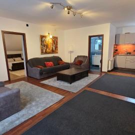 Kytila Apartments, hotel a Chitila