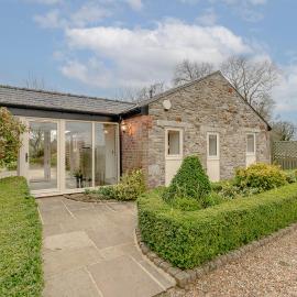 The Old Stables, Near Mitton Hall, hotel in Whalley