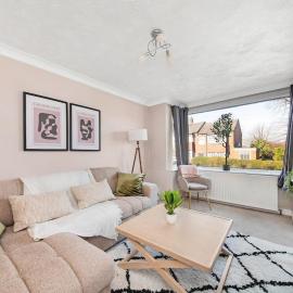 Peaceful Escape in the Heart of Leeds City، فندق في Farnley