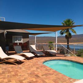 Clanwilliam Waterside Villa، فندق في كلانويليام