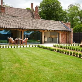 Private and Romantic Garden House
