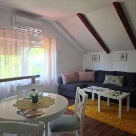 Agroturizam Na Malenom brijegu IVANČICA, khách sạn ở Veliki Grđevac