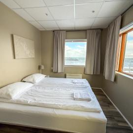 Við Hafið Oceanfront Guesthouse, hotel di Ólafsvík