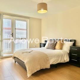 Modern 4-Bedroom House, Families and Contractors