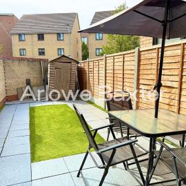 Modern 4BR Home in Grays