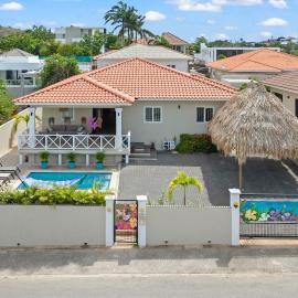 Villa with Pool, Gym & Jacuzzi - Jan Thiel Curaçao, hotel di Jan Thiel