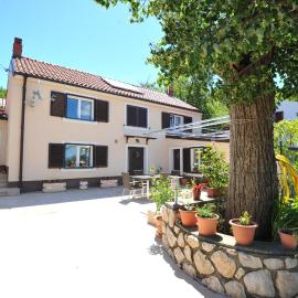 Apartment Jasna with breathtaking sea view, terrace and free parking, hotel a Hreljin