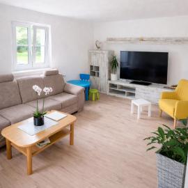Gemütliches Haus für Familien bis zu 7 Personen mit Parkplatz und ruhiger Lage, Hotel in Selzthal
