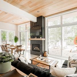 Valhalla Tremblant Cabin Retreat-Your Haven Awaits!, Hotel in La Conception