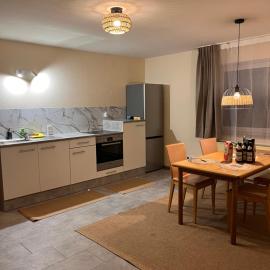 Monteurwohnung 5 Pers,Parking free ,2 x WC, Wifi free ,Full Kitchen, Bayreuth