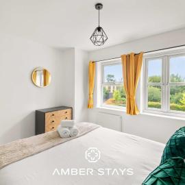 Spacious 3 Bed House in Reading by Amber Stays, Perfect for Business & Contractors, FREE Parking!