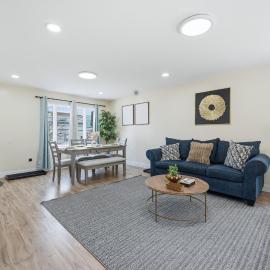 6 Bed 3 bath duplex 3 Parking