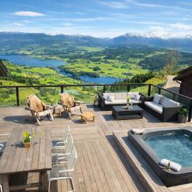 Family cabin, sunny terrace and amazing views