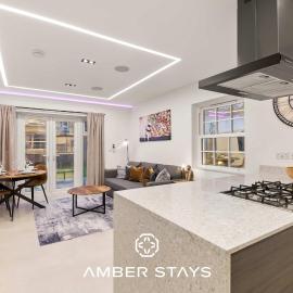 Modern 4 Bed 4 Bath Home in Reading Perfect for Business and Contractors with Free Parking!