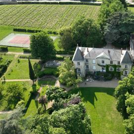 Domaine de Montclair، فندق في Pommiers