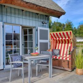 Ferienhaus Boddenlust 24 Feriendorf Klein Stresow Rügen by ruyastay، فندق في بوتبوس