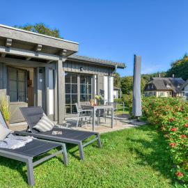 Ferienhaus Strandbude Feriendorf 32 Klein Stresow Rügen by ruyastay, hotel a Putbus