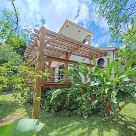 La KAZ MIMIE, villa moderne dans un jardin créole avec vue mer