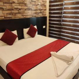 EMERALD GRAND Rooms and Serviced Apartment, hotel a Krishnarājpur