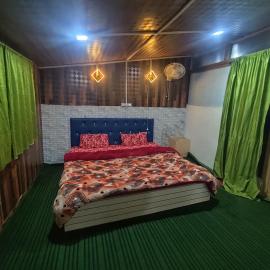 Shamus Javed Homestay, хотел в Сринагар